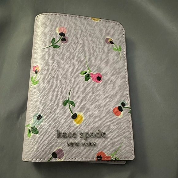 Kate Spade Cameron Ditsy Floral Passport & Card Holder - Picture 2 of 6